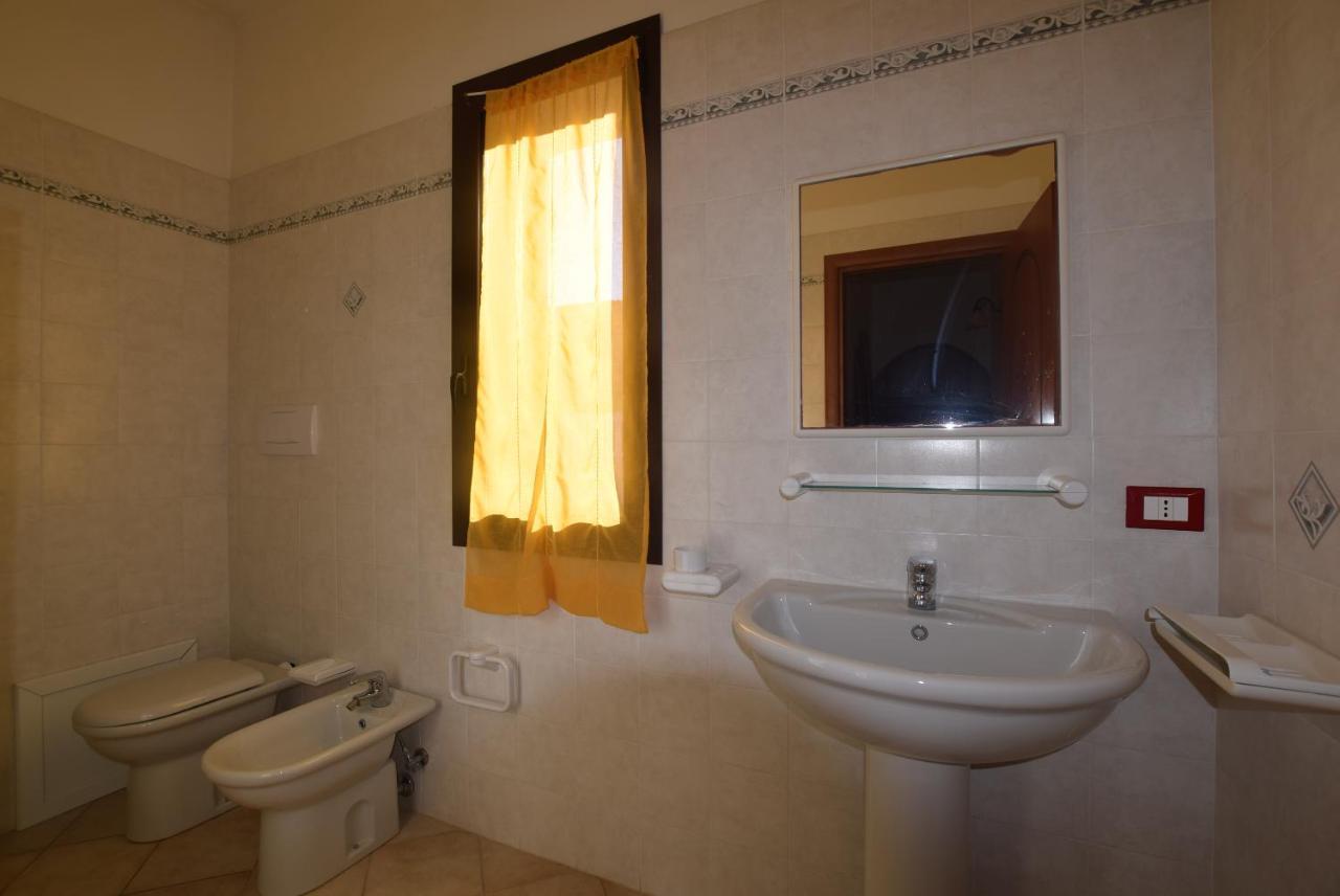 Residenza Sul Mare Aparthotel Valledoria  Buitenkant foto
