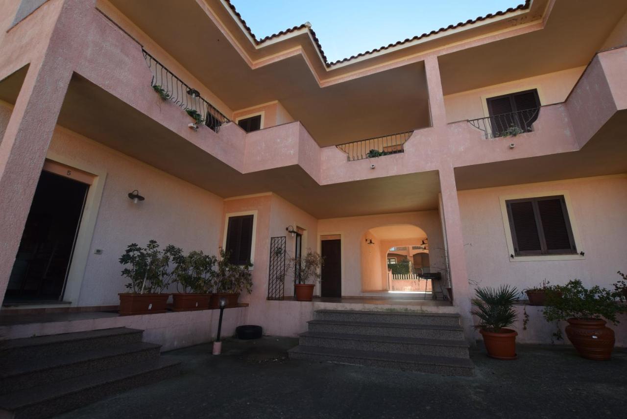 Residenza Sul Mare Aparthotel Valledoria  Buitenkant foto